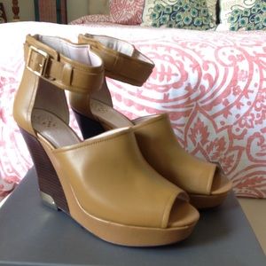 Vince Camuto Wiver
